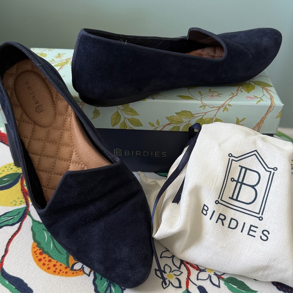 Birdies Navy Suede Heron Flats with box and protective/travel shoe dust bag 7.5